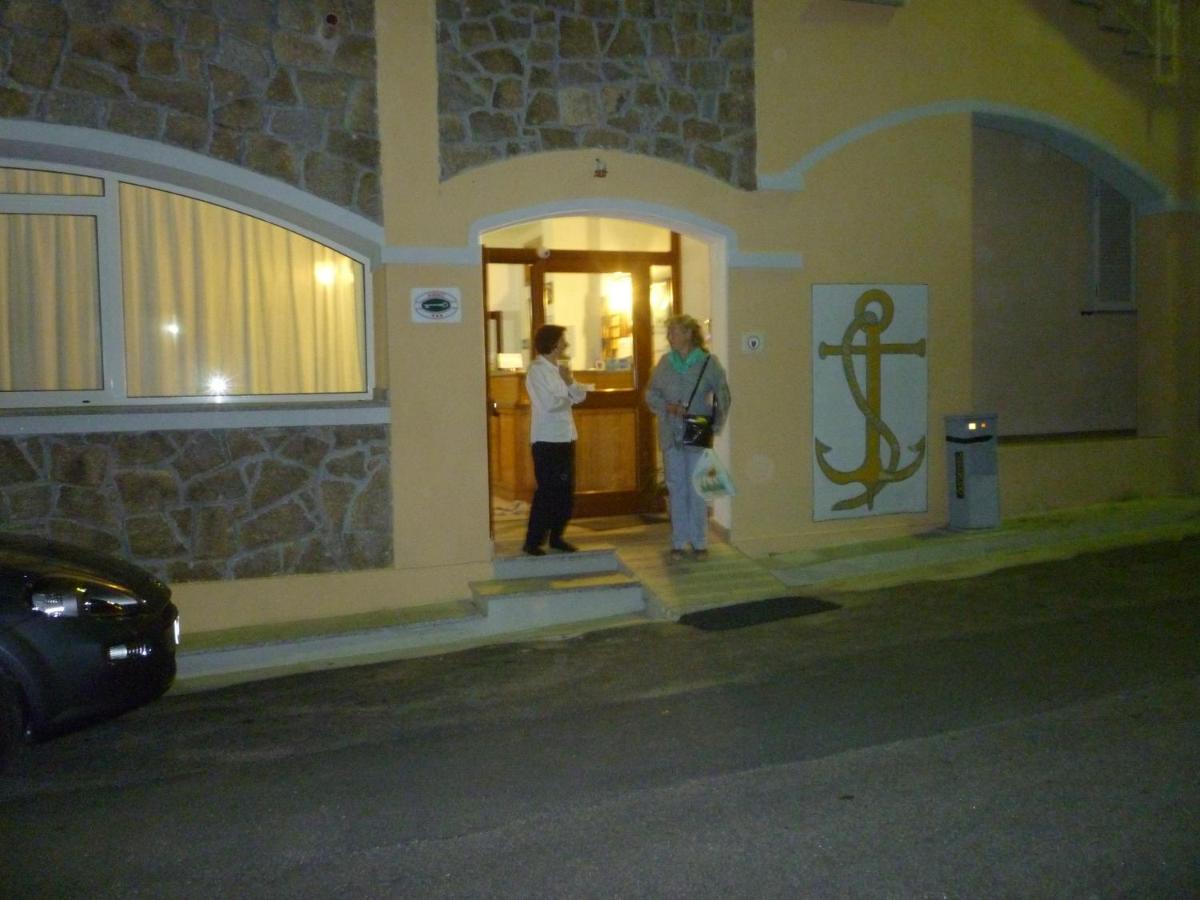Hotel L'Ancora Santa Teresa Gallura Exteriér fotografie