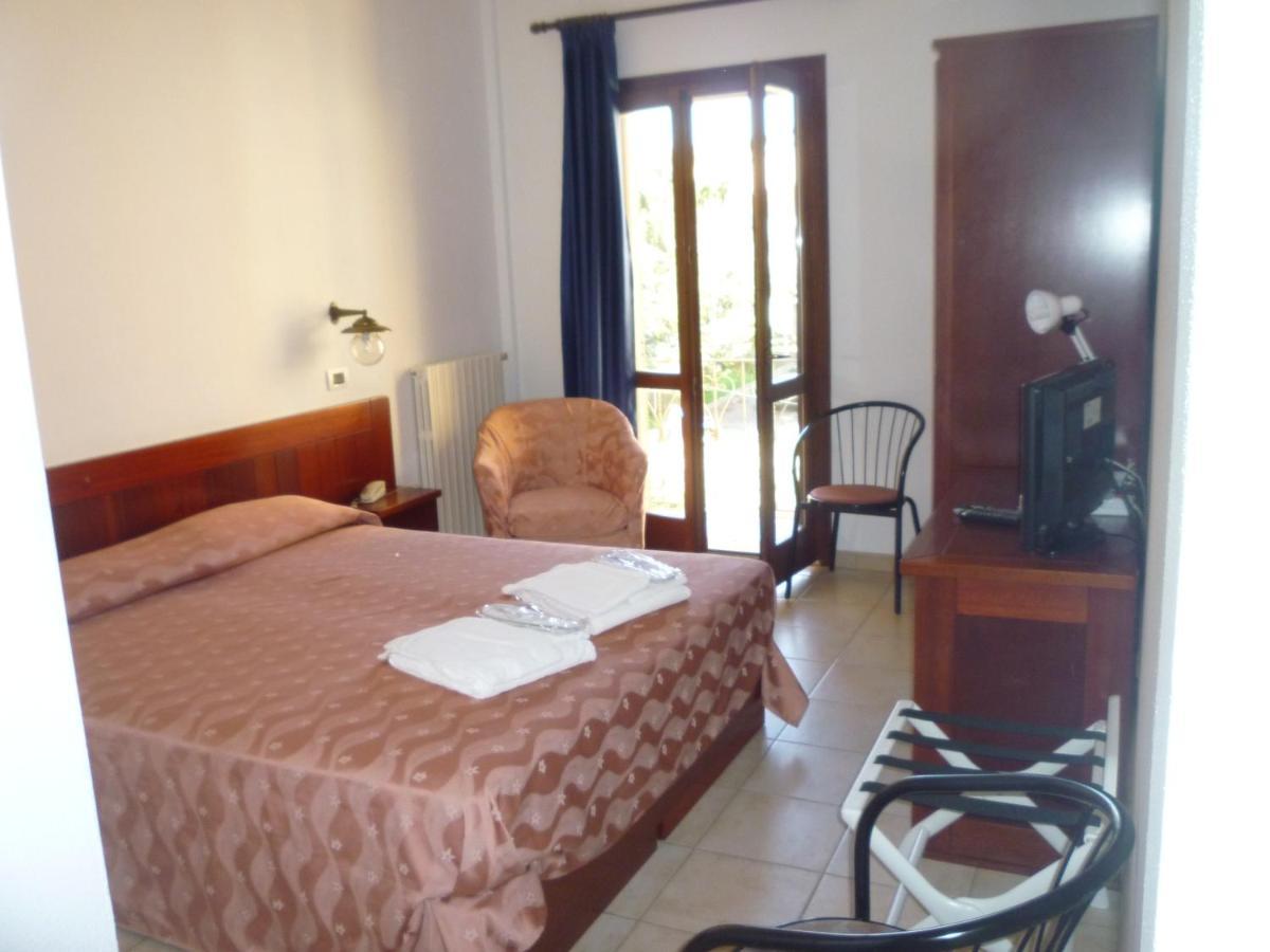 Hotel L'Ancora Santa Teresa Gallura Exteriér fotografie