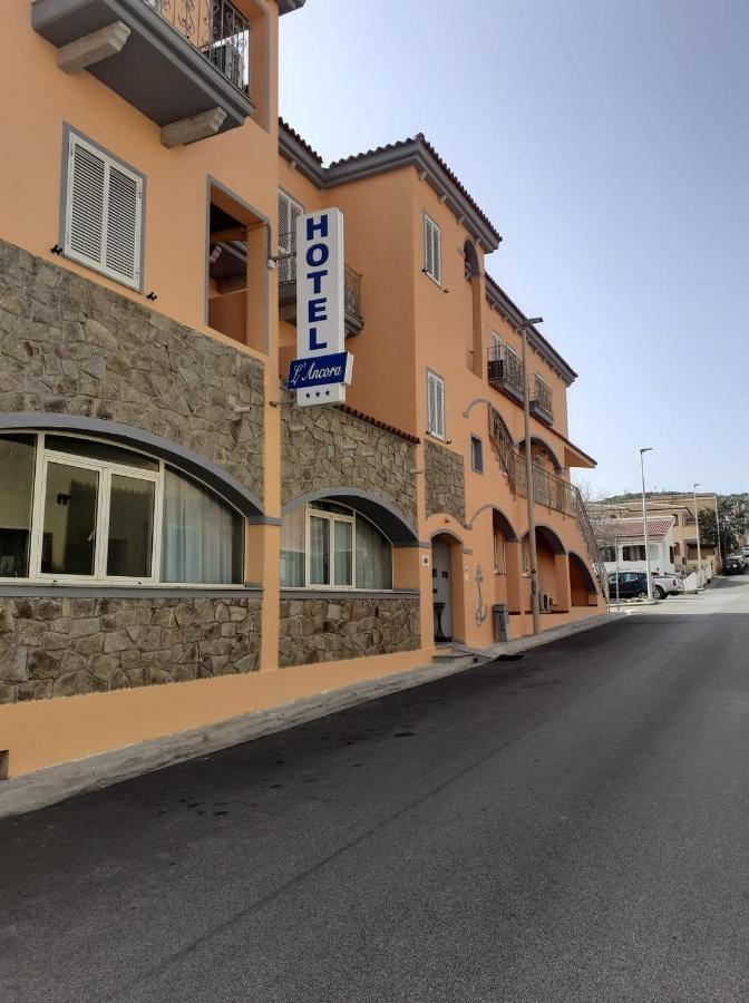 Hotel L'Ancora Santa Teresa Gallura Exteriér fotografie