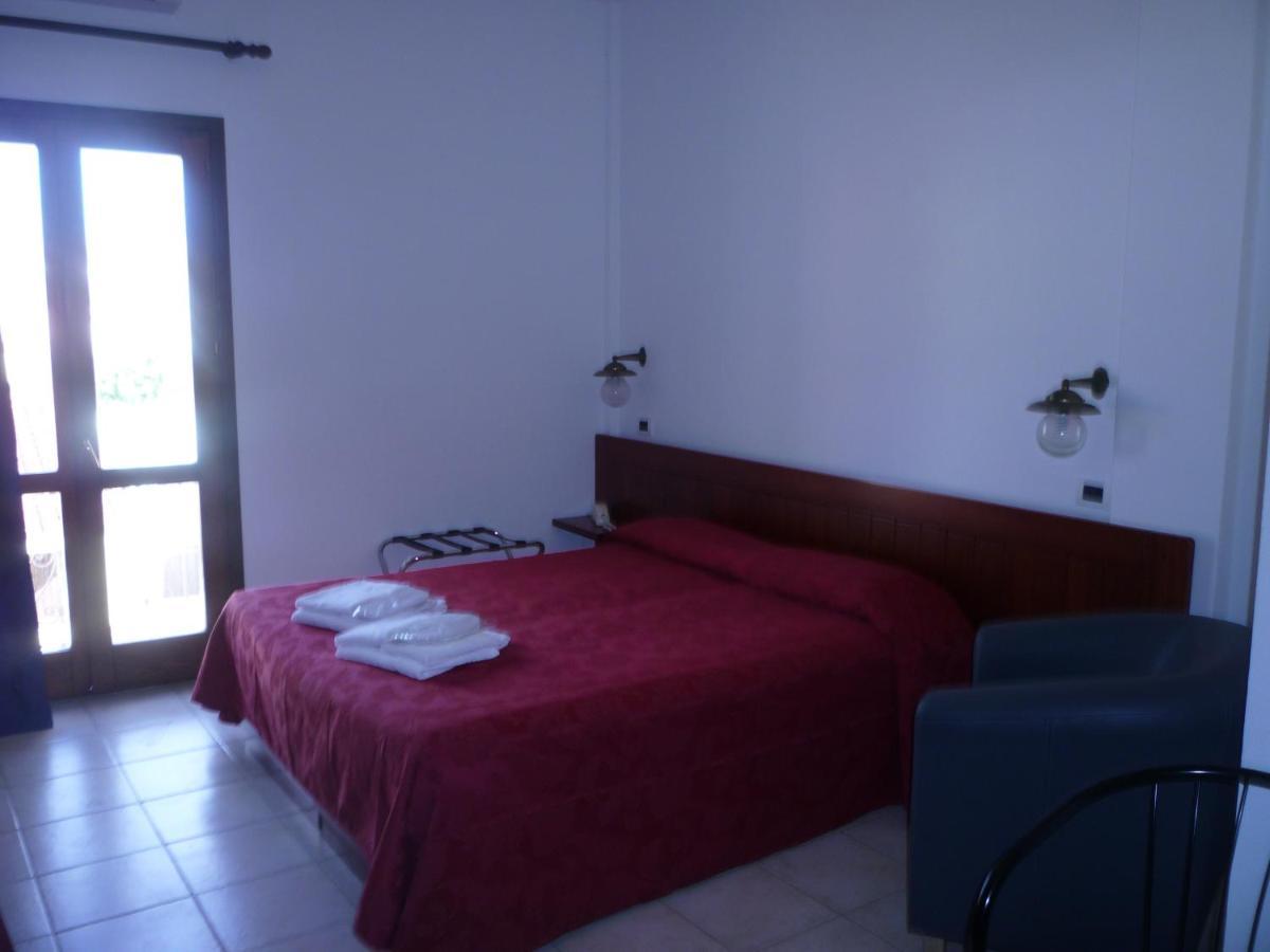 Hotel L'Ancora Santa Teresa Gallura Exteriér fotografie
