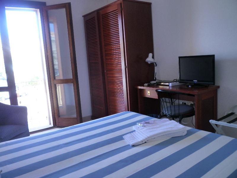 Hotel L'Ancora Santa Teresa Gallura Exteriér fotografie